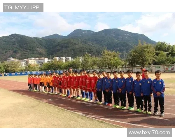 女明星与足球明星亲密合照展现璀璨星光交汇的魅力瞬间